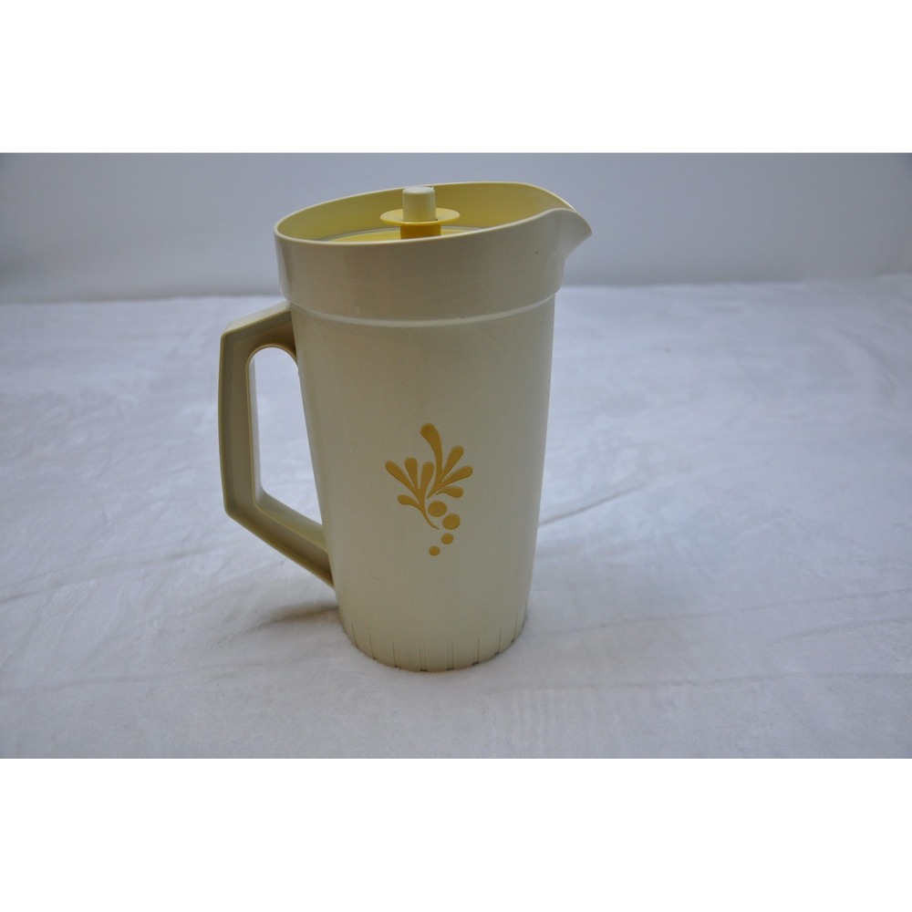 Vintage‎ Tupperware Pitcher 2 Quart Plastic Jug Harvest Gold USA Kitchen Retro